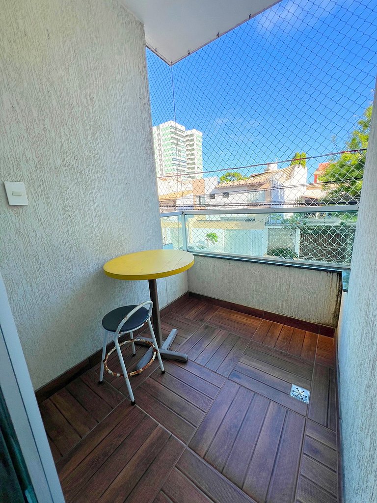 Varandinha Arejada a 700m da Praia by Apê