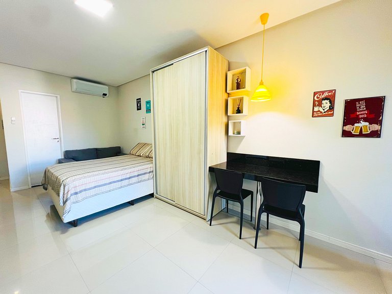 Varandinha Arejada a 700m da Praia by Apê