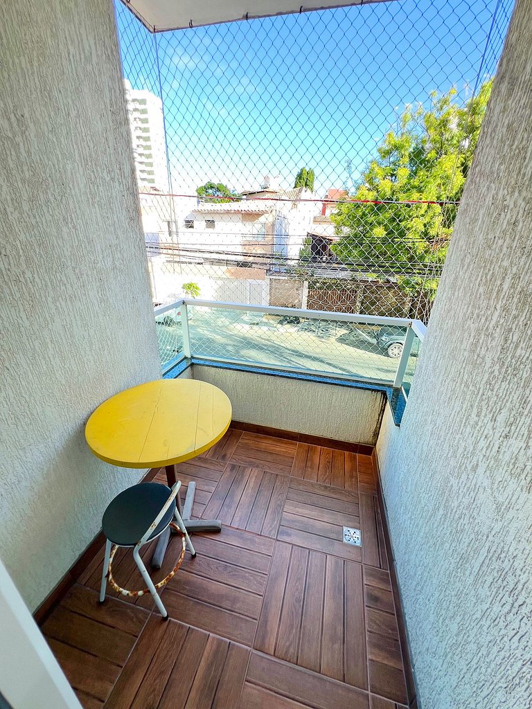 Varandinha Arejada a 700m da Praia by Apê