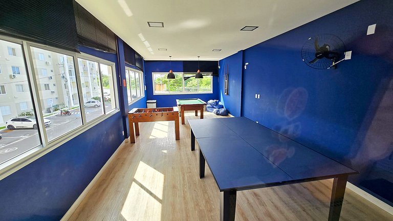 Aconchego proximo Praia e Aeroporto com ar by Apê