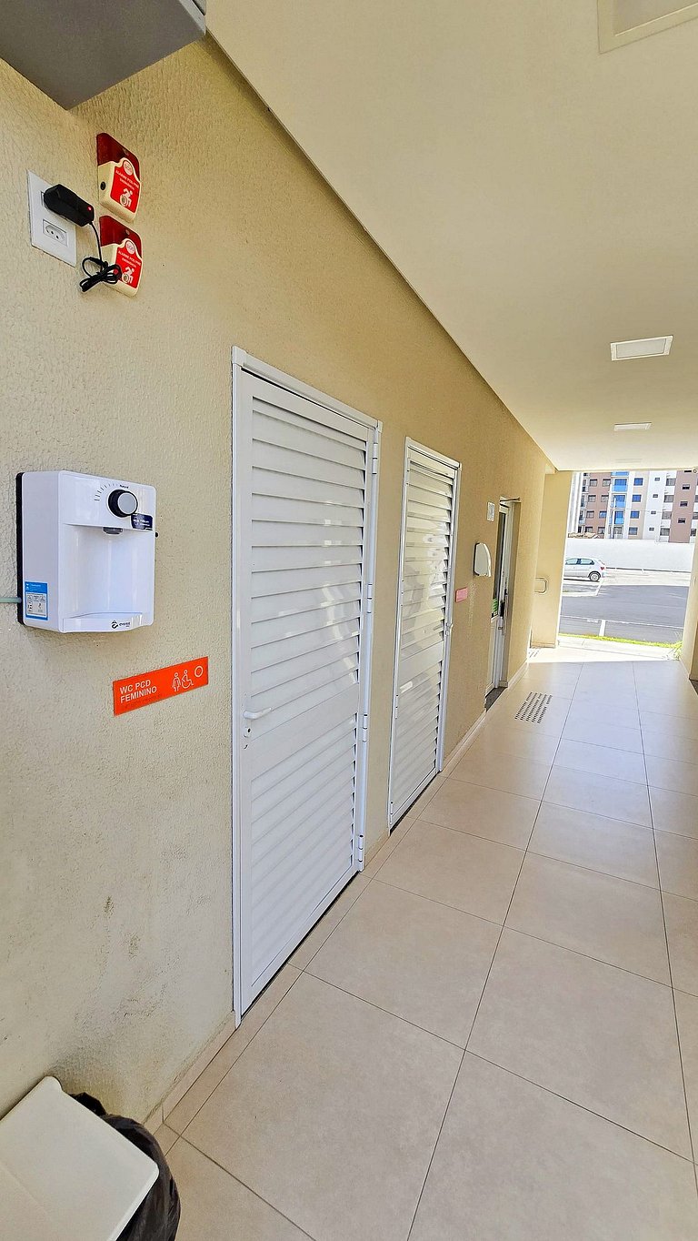 Aconchego proximo Praia e Aeroporto com ar by Apê