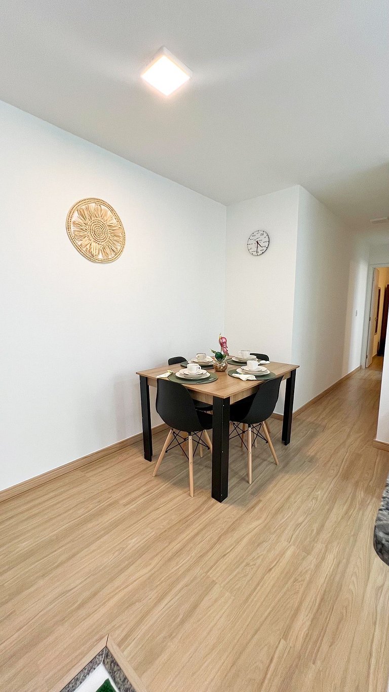 Aconchego proximo Praia e Aeroporto com ar by Apê