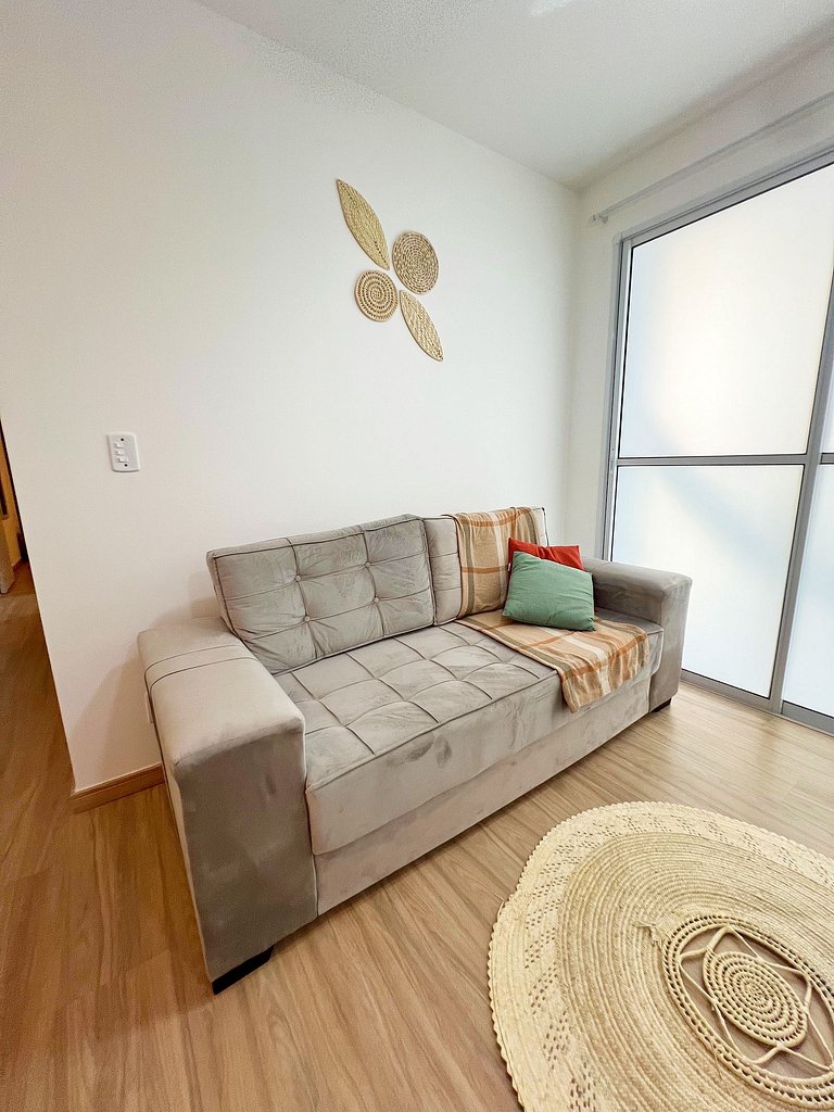 Aconchego proximo Praia e Aeroporto com ar by Apê