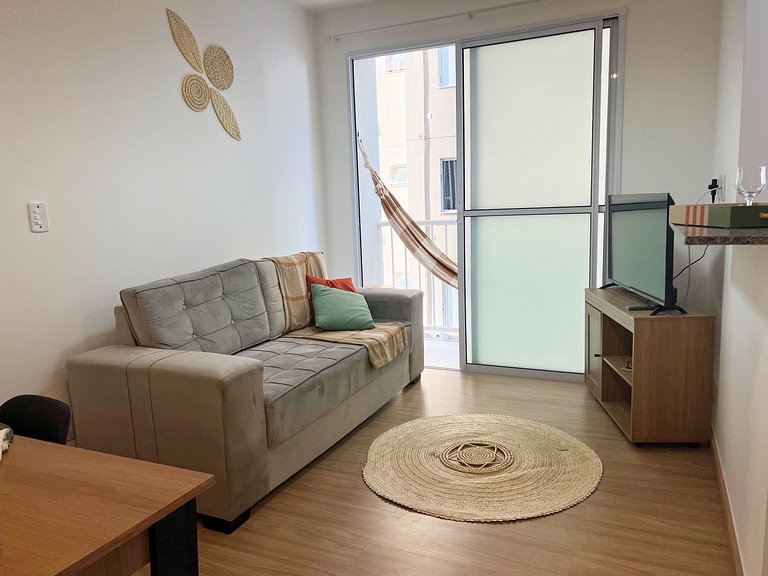 Aconchego proximo Praia e Aeroporto com ar by Apê