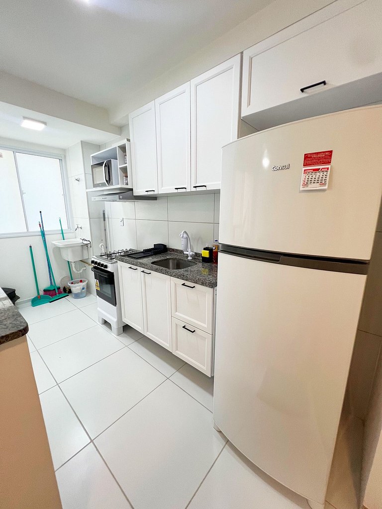 Aconchego proximo Praia e Aeroporto com ar by Apê