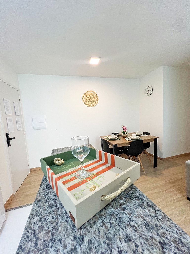 Aconchego proximo Praia e Aeroporto com ar by Apê