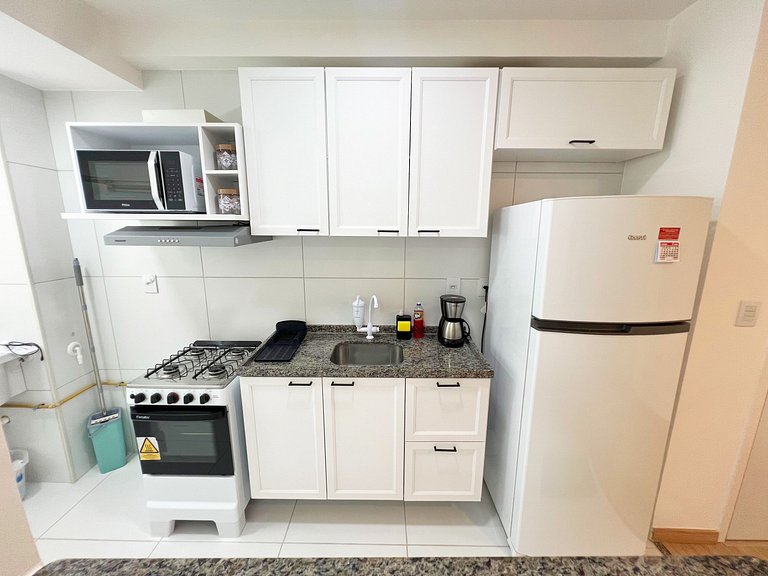 Aconchego proximo Praia e Aeroporto com ar by Apê