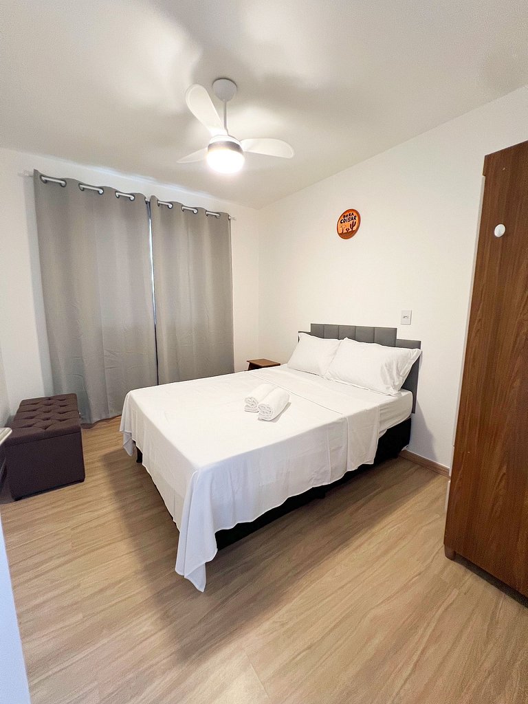 Aconchego proximo Praia e Aeroporto com ar by Apê