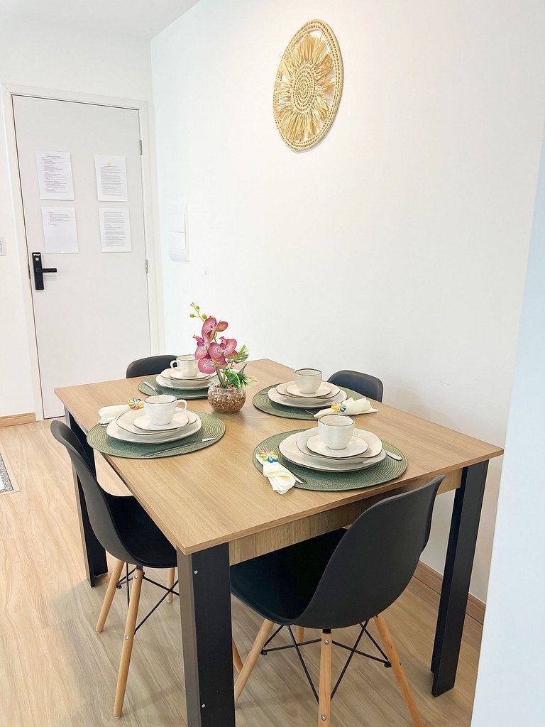 Aconchego proximo Praia e Aeroporto com ar by Apê