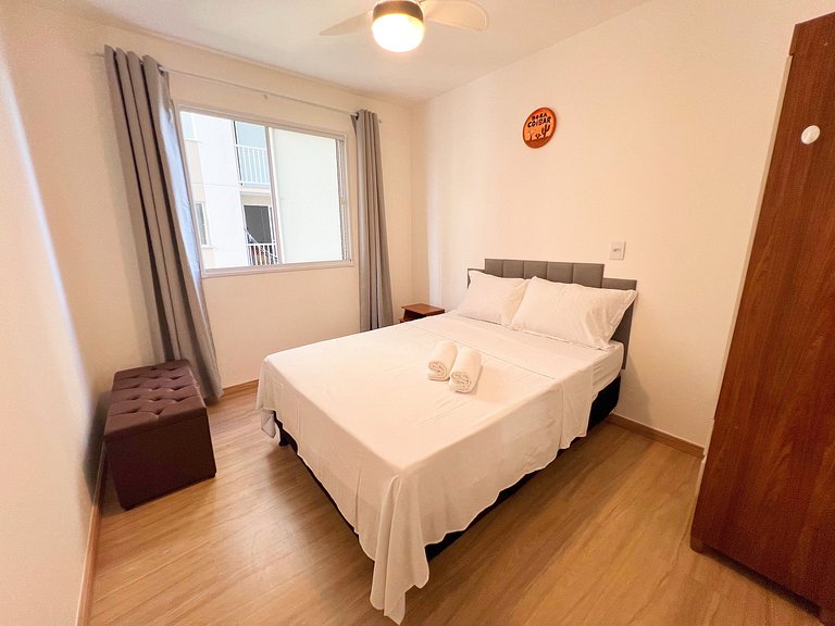 Aconchego proximo Praia e Aeroporto com ar by Apê