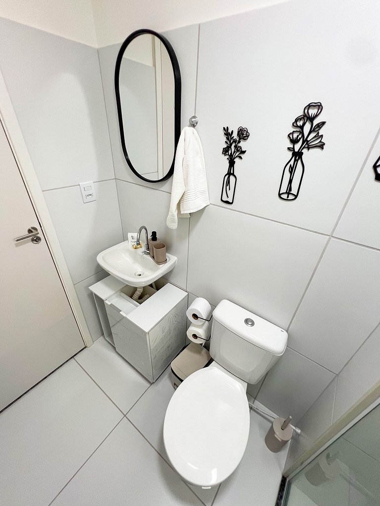 Aconchego proximo Praia e Aeroporto com ar by Apê