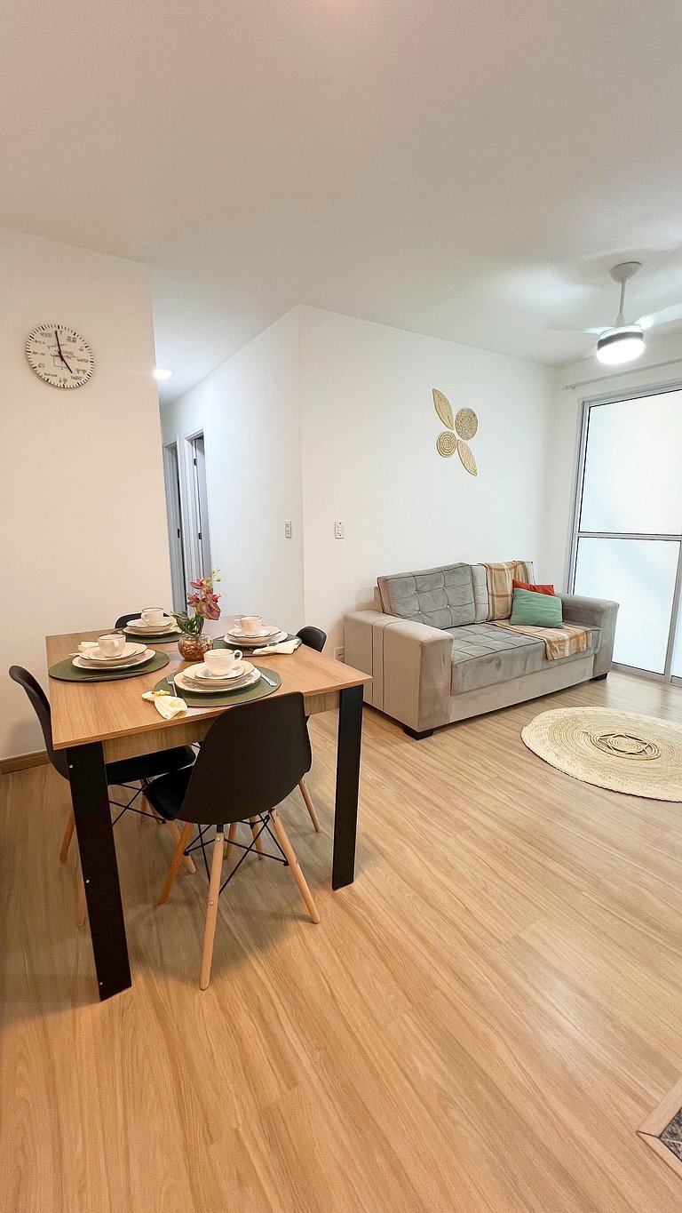 Aconchego proximo Praia e Aeroporto com ar by Apê