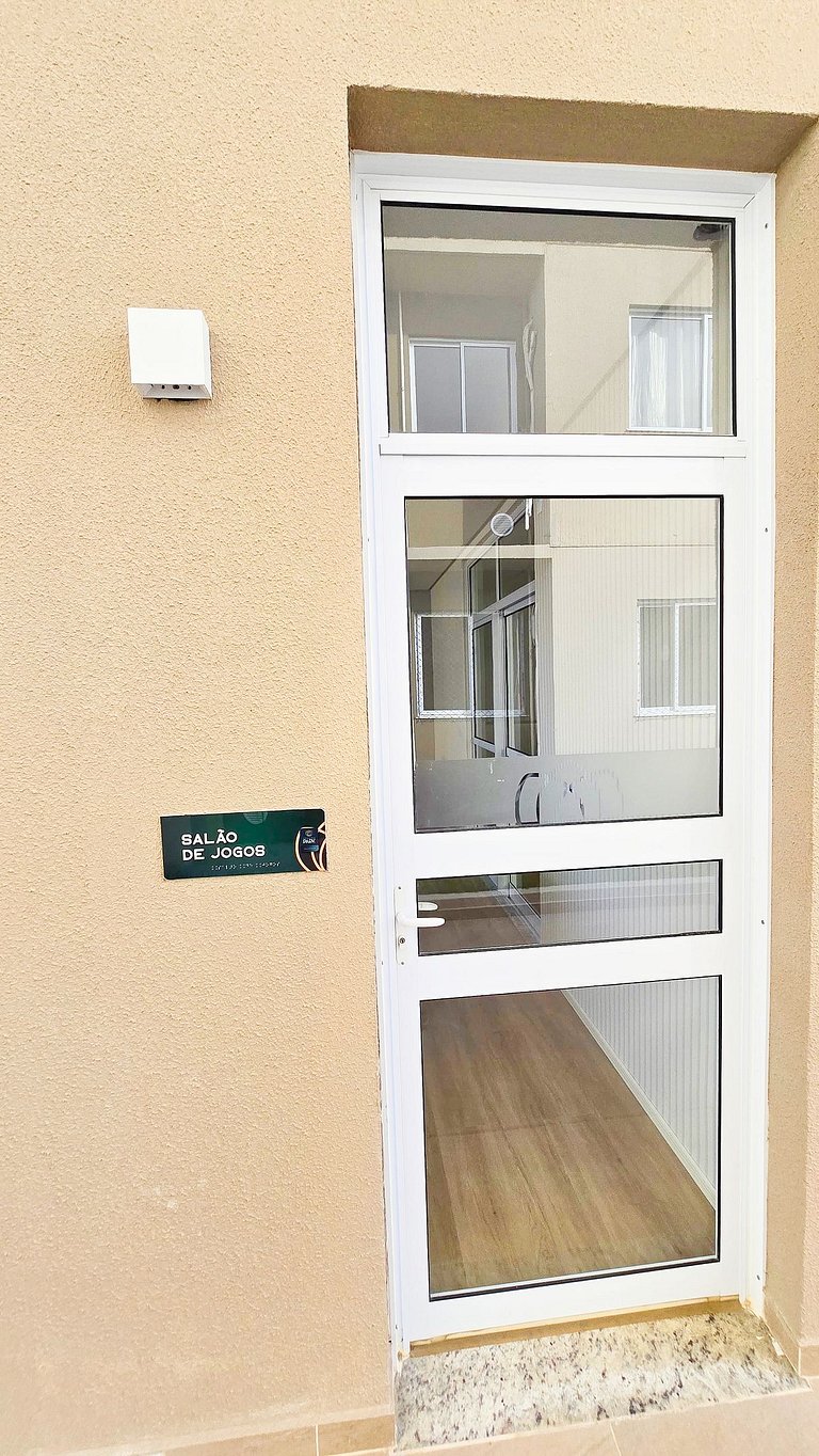 Design e Lazer de Resort perto da praia by Apê