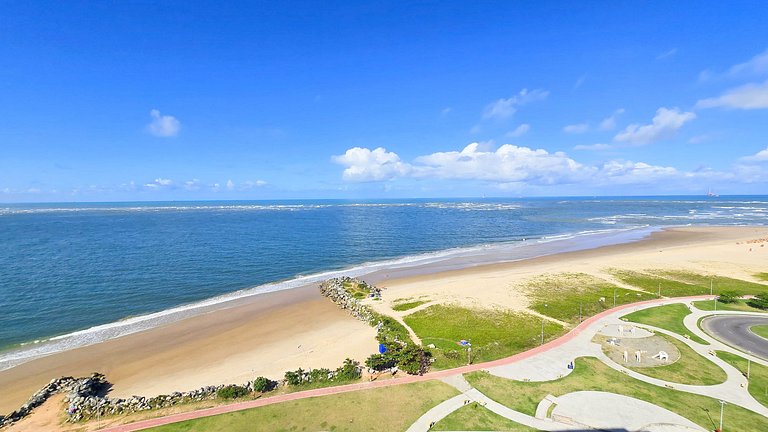 Pé na Areia na Atalaia Vista Mar e Piscina by Apê